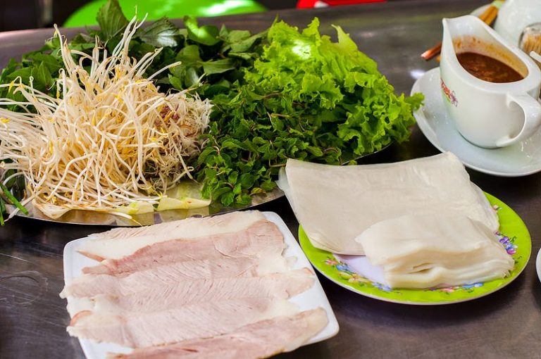 Hình ảnh bánh tráng cuốn thịt heo quán Trần