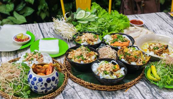 Mẹt mỳ Quảng ngon tại Bếp Trang