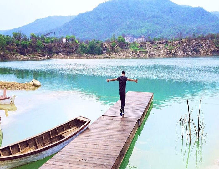 Hồ xanh là một địa điểm đẹp gần chùa Linh Ứng bãi bụt Đà Nẵng