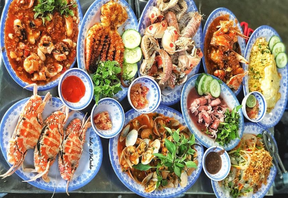 Năm Đảnh - Quán hải sản bình dân ngon rẻ tại Đà Nẵng