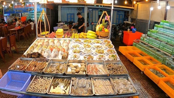 Chợ đêm Phú Quốc - nơi ăn hải sản rẻ ở Phú Quốc
