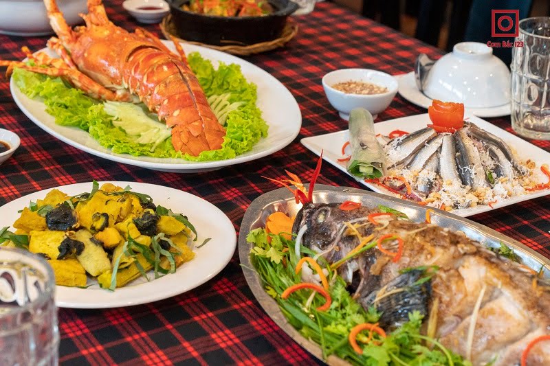Ăn trưa tại Phú Quốc với gỏi cá trích
