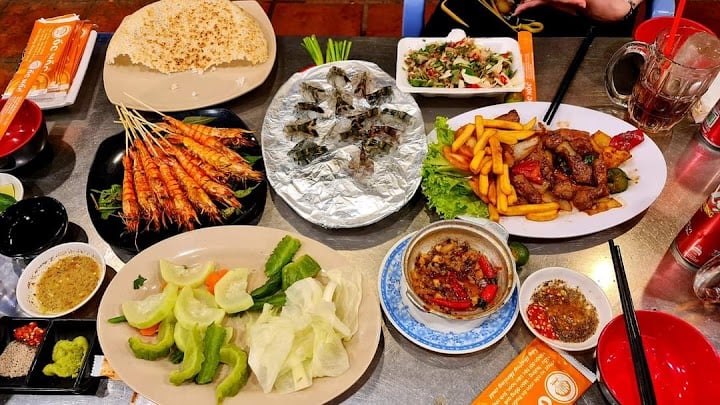 Quán Ốc Nốc được nhiều người biết đến với thương hiệu ốc ăn vặt Sài Gòn quận 5 ngon, bổ và rẻ