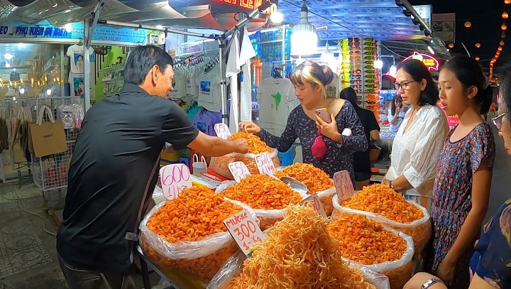 Hải sản khô tẩm ướp ăn liền ở chợ đêm Phú Quốc