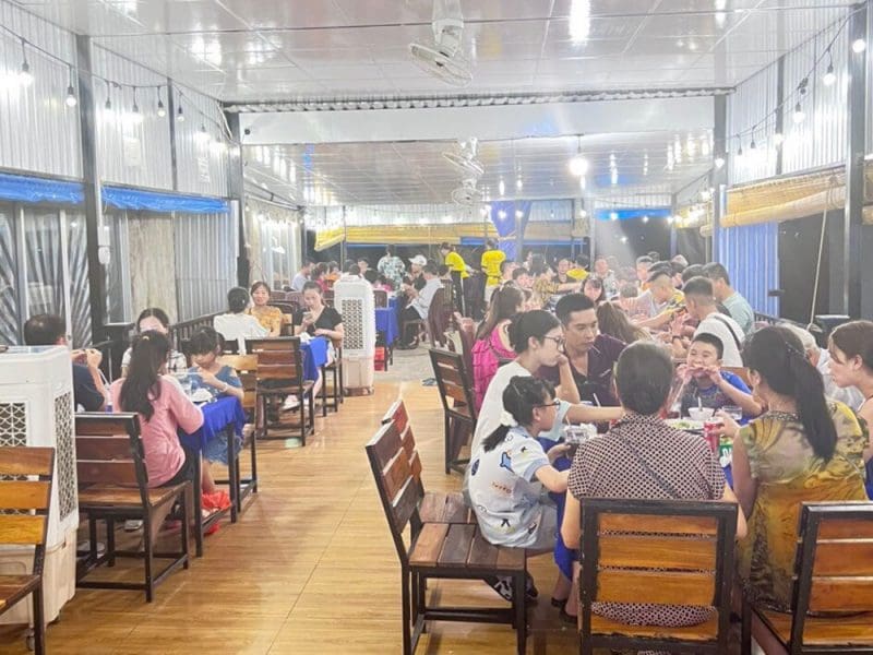 Quán Việt - quán ăn vặt ngon ở Phú Quốc