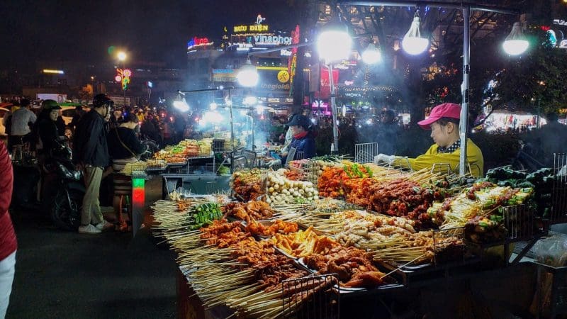 Chợ đêm Đà Lạt là một địa điểm du lịch nổi tiếng ở Đà Lạt được nhiều người yêu thích