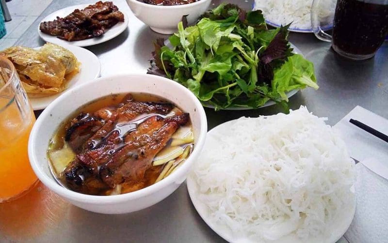 Bún chả Hương Liên (Bún chả Obama) là quán bún chả Hà Nội nổi tiếng thơm ngon