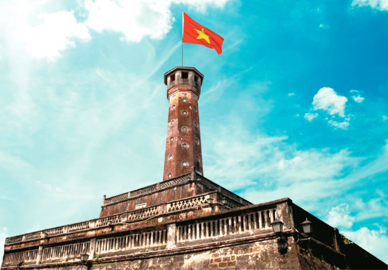 Cột cờ Hà Nội là địa điểm tham quan hấp dẫn đối với nhiều khách du lịch