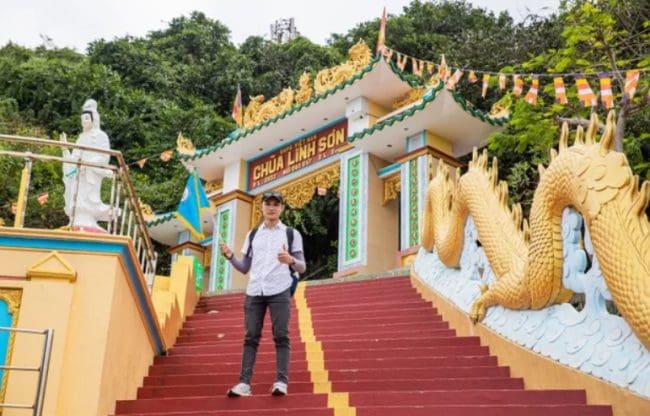 Dâng hương Chùa Linh Sơn – Núi Cao Cát