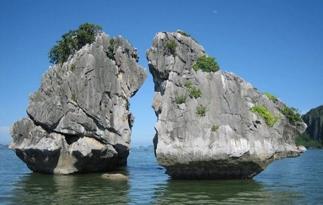 Hòn Gà Chọi – Tour Du Lịch Hà Nội Ninh Bình Hạ Long Yên Tử Sapa 5 Ngày 4 Đêm