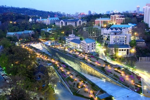 Toàn cảnh trường Đại học nữ Ewha - Tour Hàn Quốc 4N