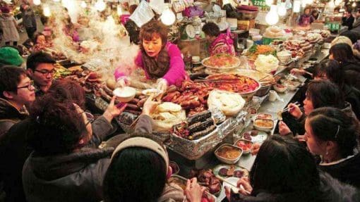 Trải nghiệm ăn uống ở chợ Myeongdong Hàn Quốc