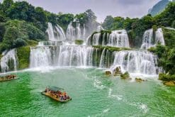 Hoà mình và check-in tại Thác Bản Giốc, nơi chia cắt đường biên giới của 2 Quốc gia