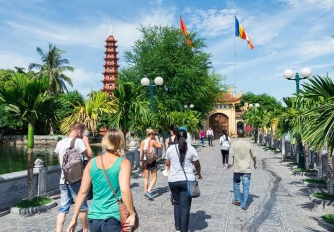 Ghé thăm chùa Trấn Quốc linh thiêng và lâu đời tại Hà Nội