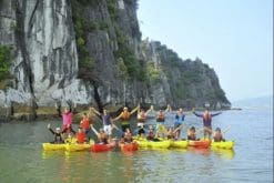 Chèo Thuyền Kayak cùng người thân và bạn bè – Du lịch Hạ Long 4 ngày 3 đêm