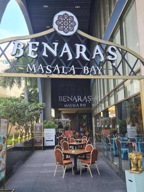 Không gian sang trọng và quý phái Benaras Masala Bay