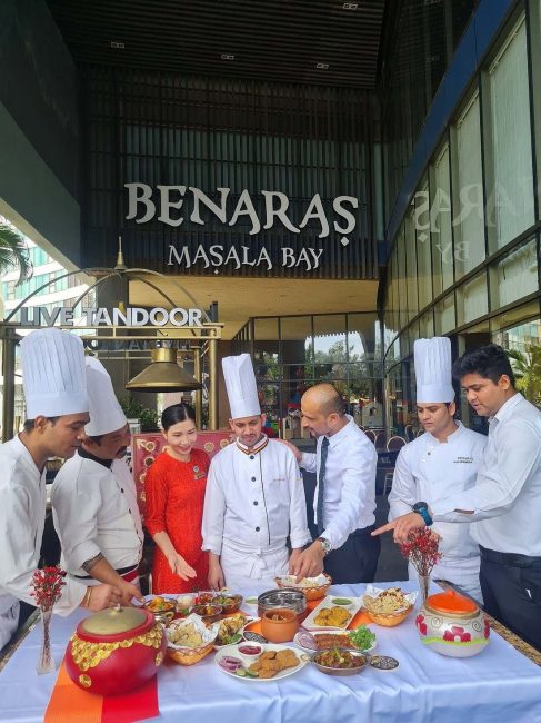 đầu bếp người ấn độ của Benaras Masala Bay