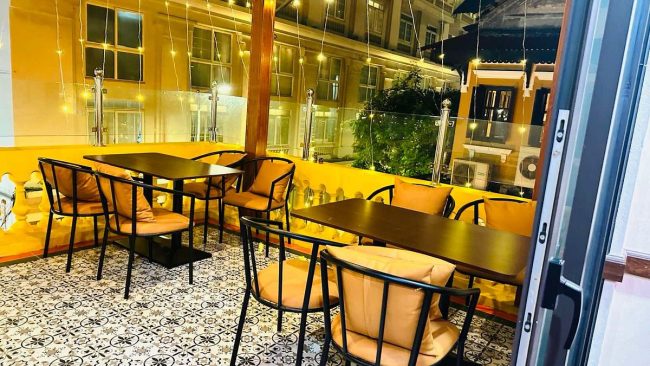 Không gian thoáng đãng của nhà hàng ấn độ tại hà nội