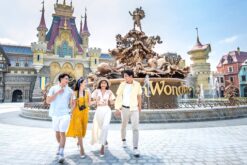 Tiếp tục tham quan VinWonders.