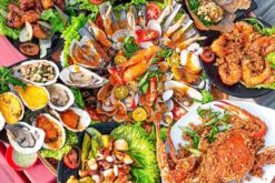 Thưởng thức ẩm thực Tiệc Hải Sản