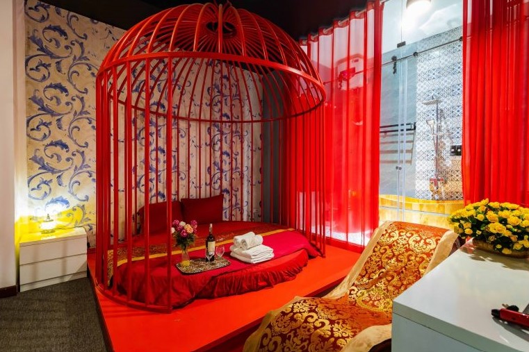 khách sạn lồng chim