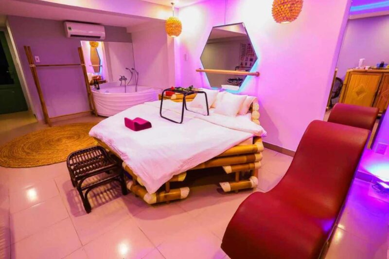 Khách sạn tình yêu Quận 3 - Lồng Đèn Đỏ