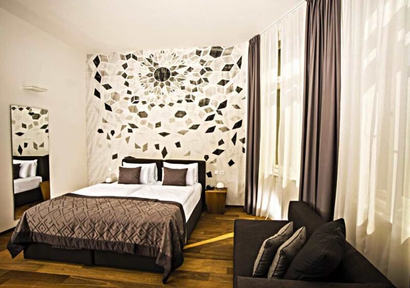 Khách sạn tình yêu Quận Phú Nhuận Golden Crown