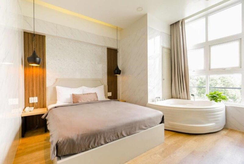 Khách Sạn Lá Hotel