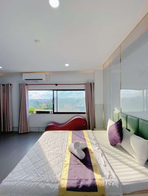 Hotel Đức Đạt W E