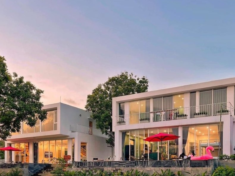 Lava Haus Villa & Bungalow