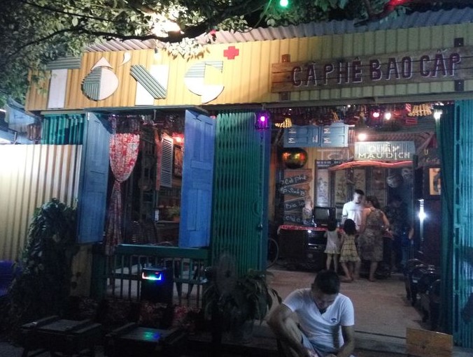 Quán cà phê Cẩm Phà