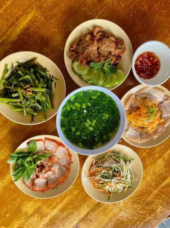 Cơm trưa Đỗ Gia - Hương vị gia đình, view triệu đô