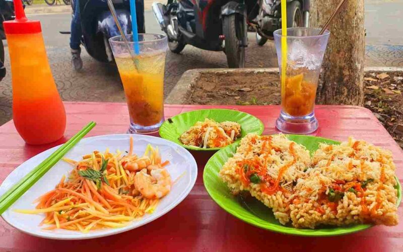 Quán Ăn Vặt Bà Bèo - Thiên đường ẩm thực cho giới trẻ Bến Tre