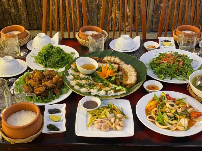 Cơm niêu Buôn Ma Thuột - Hương vị quê nhà trong từng hạt cơm