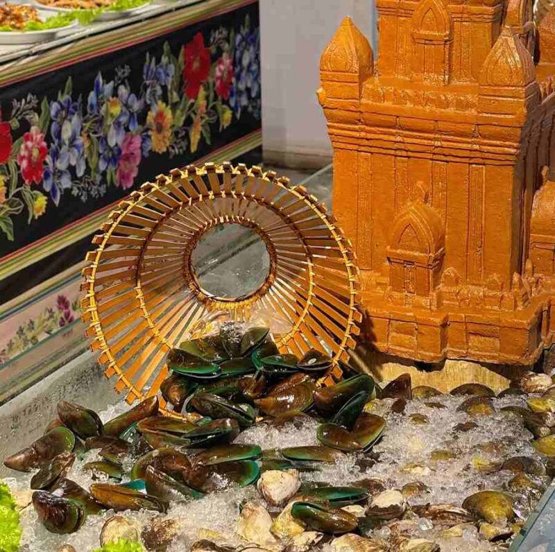 Buffet Nâu Đỏ Phan Rang – Trải Nghiệm Buffet Ngon Miệng với View Sân Vườn Thoáng Đãng