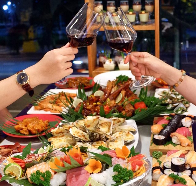 Trải Nghiệm Buffet Hải Sản Đẳng Cấp Tại Khách Sạn Novotel Nha Trang