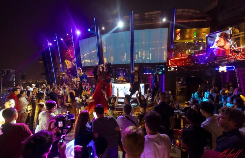 Chill Skybar: Rooftop bar tuyệt vời tại trung tâm Sài Gòn