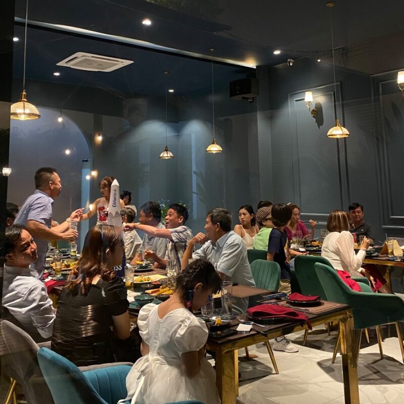 Lounge MK Kitchen và Bar - Không gian sang trọng và thư giãn tuyệt vời tại Quận 4