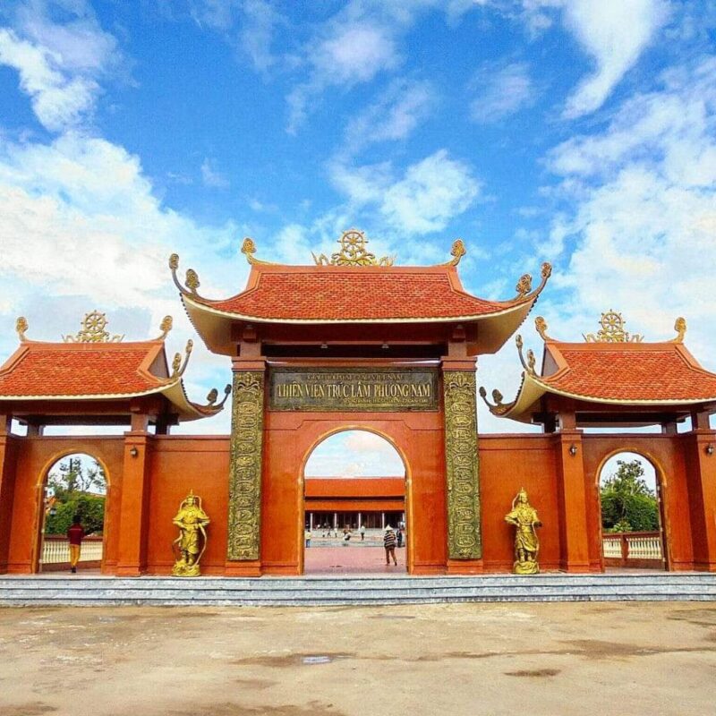 Đoàn tham quan Thiền viện Trúc Lâm Phương Nam