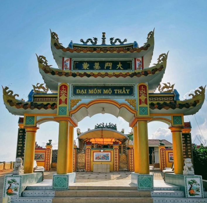 Mũi Dinh Thầy – Mộ Thầy Nại